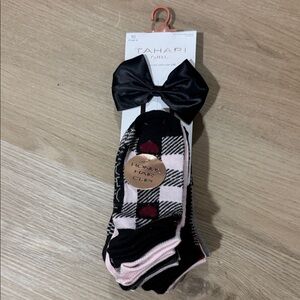 Tahari Girl Black & Pink Plaid No-Show Socks with Bow Clip